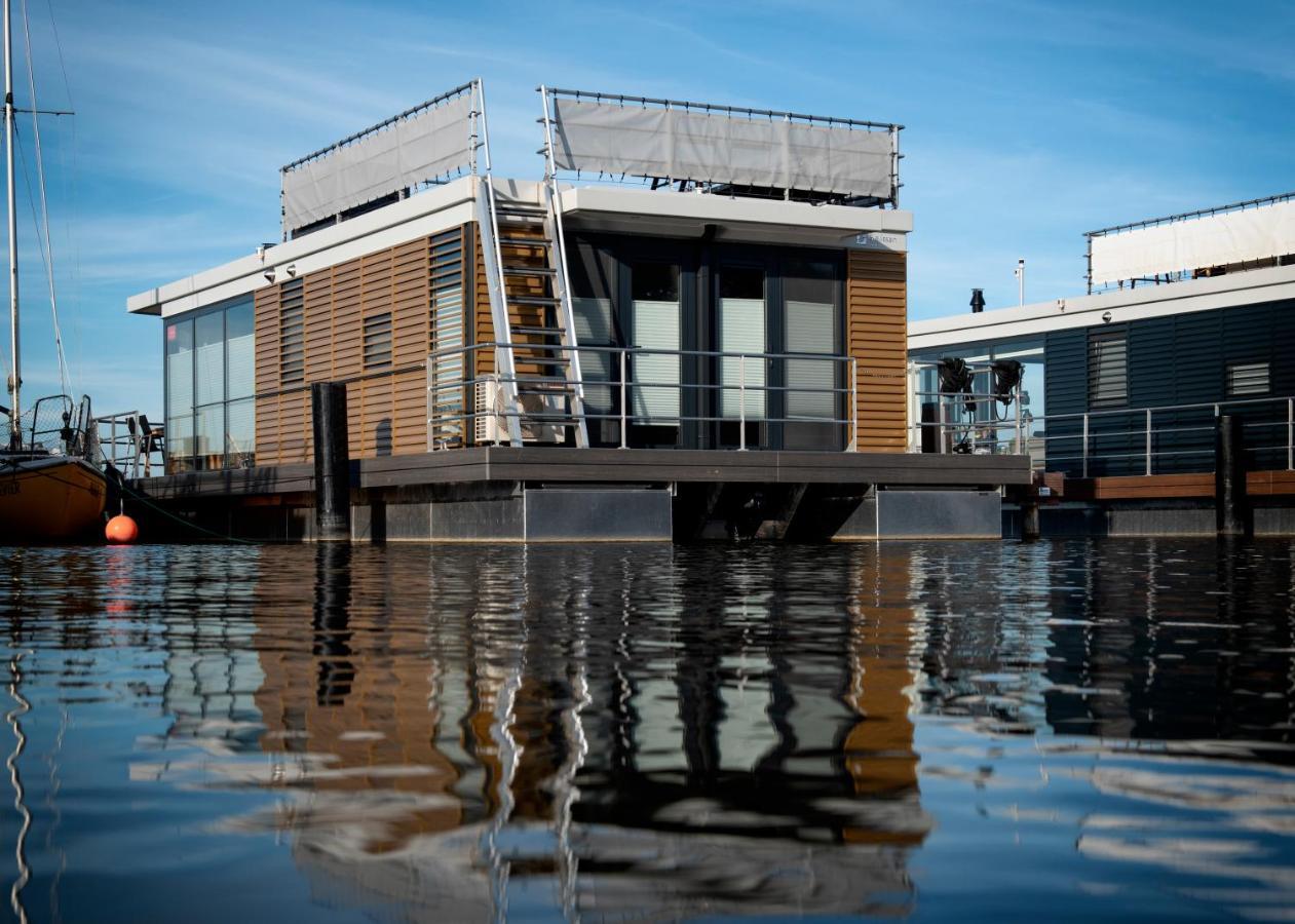 Welcome In - Houseboat 'Elysium' Met Eigen Aanlegsteiger Sneek - Offingawier מראה חיצוני תמונה