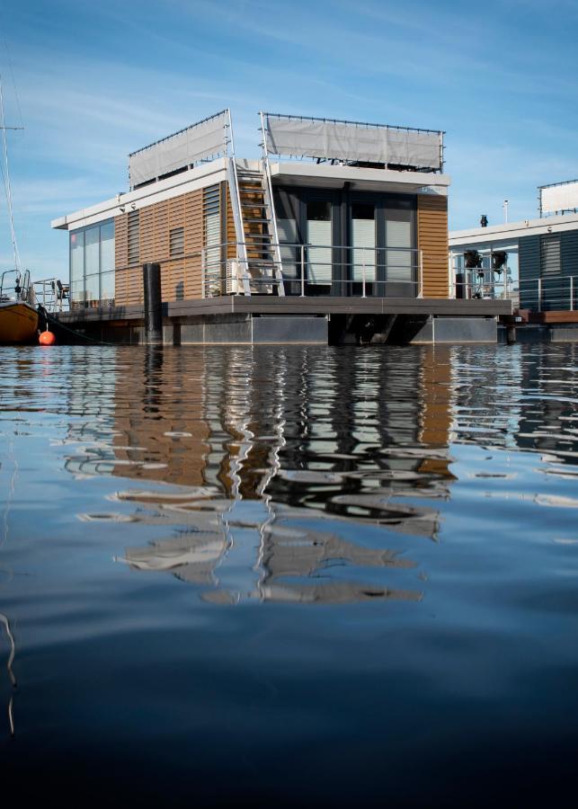 Welcome In - Houseboat 'Elysium' Met Eigen Aanlegsteiger Sneek - Offingawier מראה חיצוני תמונה