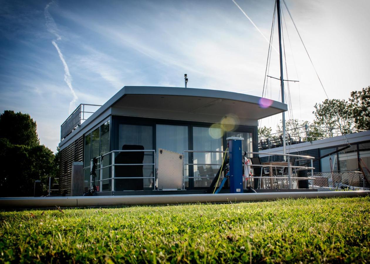 Welcome In - Houseboat 'Elysium' Met Eigen Aanlegsteiger Sneek - Offingawier מראה חיצוני תמונה