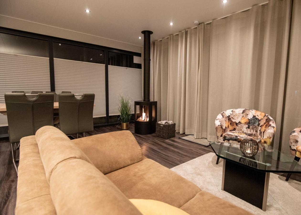 Welcome In - Houseboat 'Elysium' Met Eigen Aanlegsteiger Sneek - Offingawier מראה חיצוני תמונה
