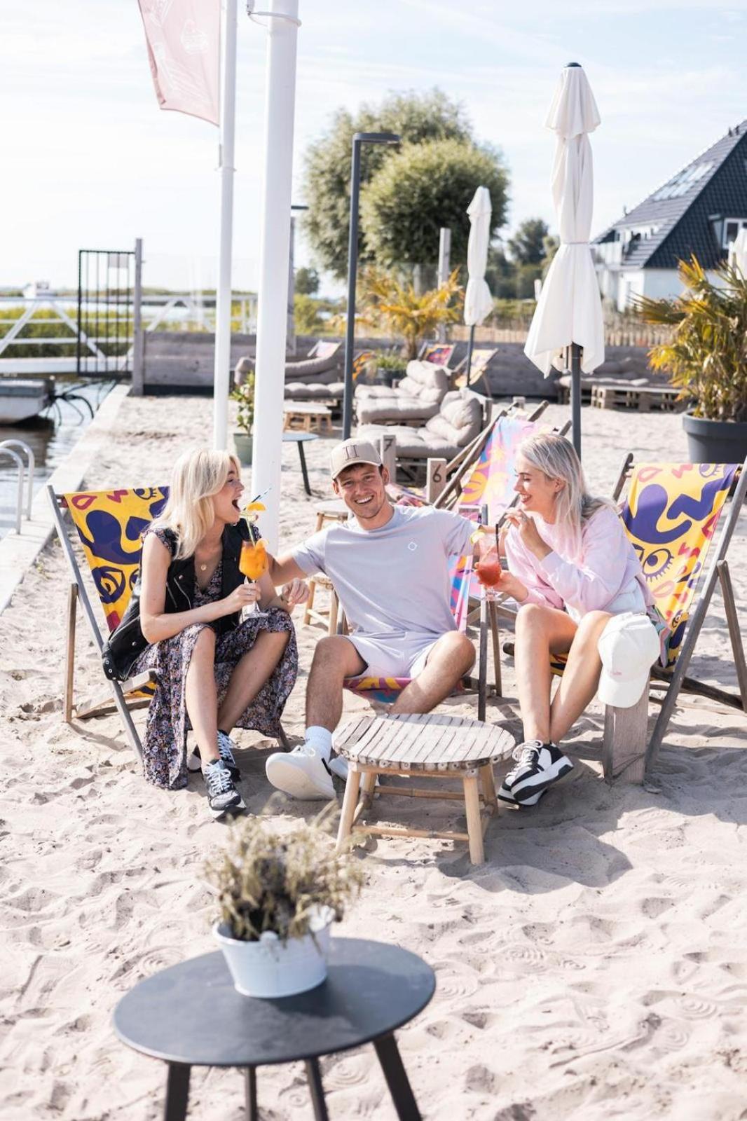 Welcome In - Houseboat 'Elysium' Met Eigen Aanlegsteiger Sneek - Offingawier מראה חיצוני תמונה